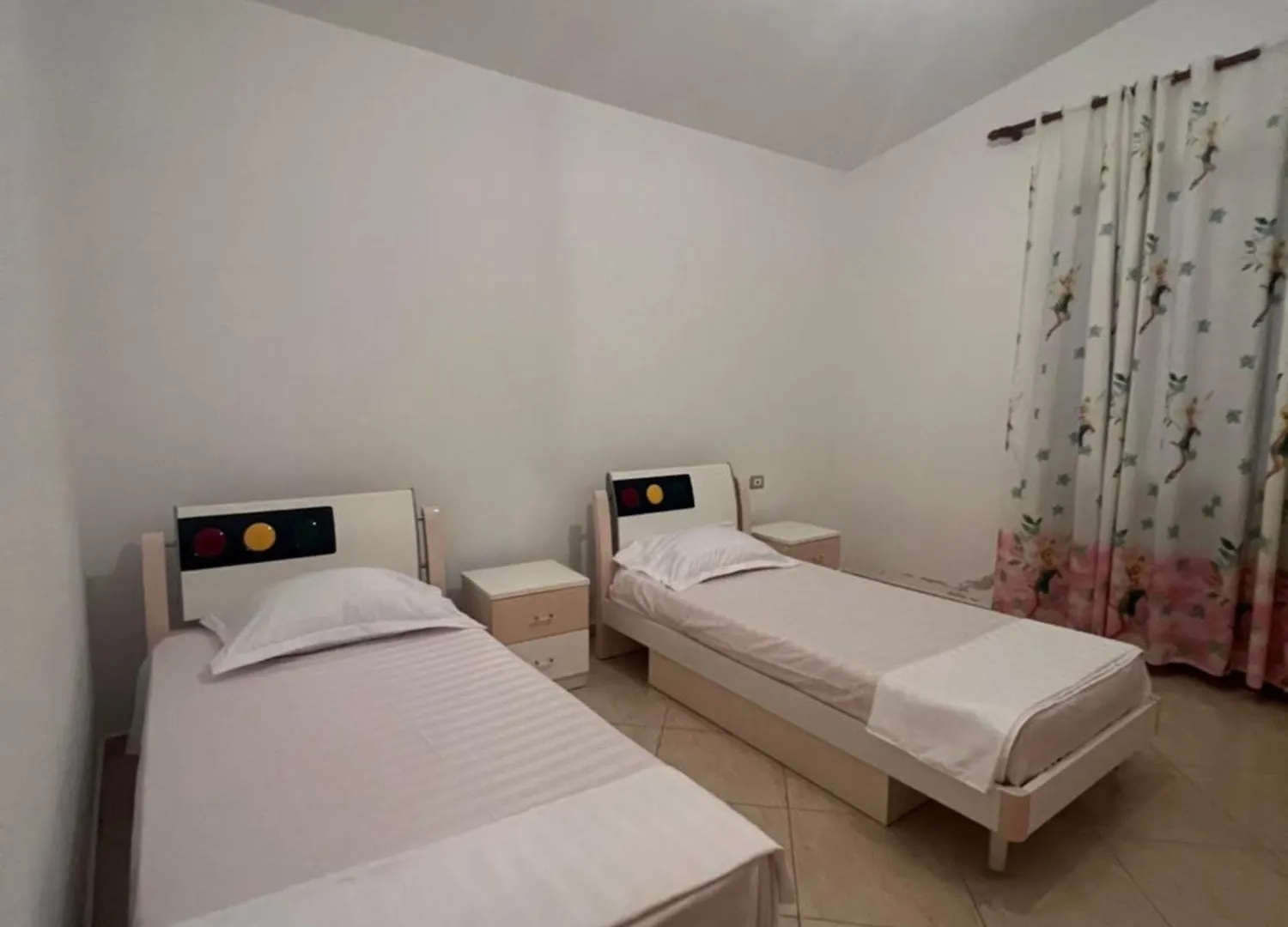 Cela House ديفيجاكه 0*,  ألبانيا