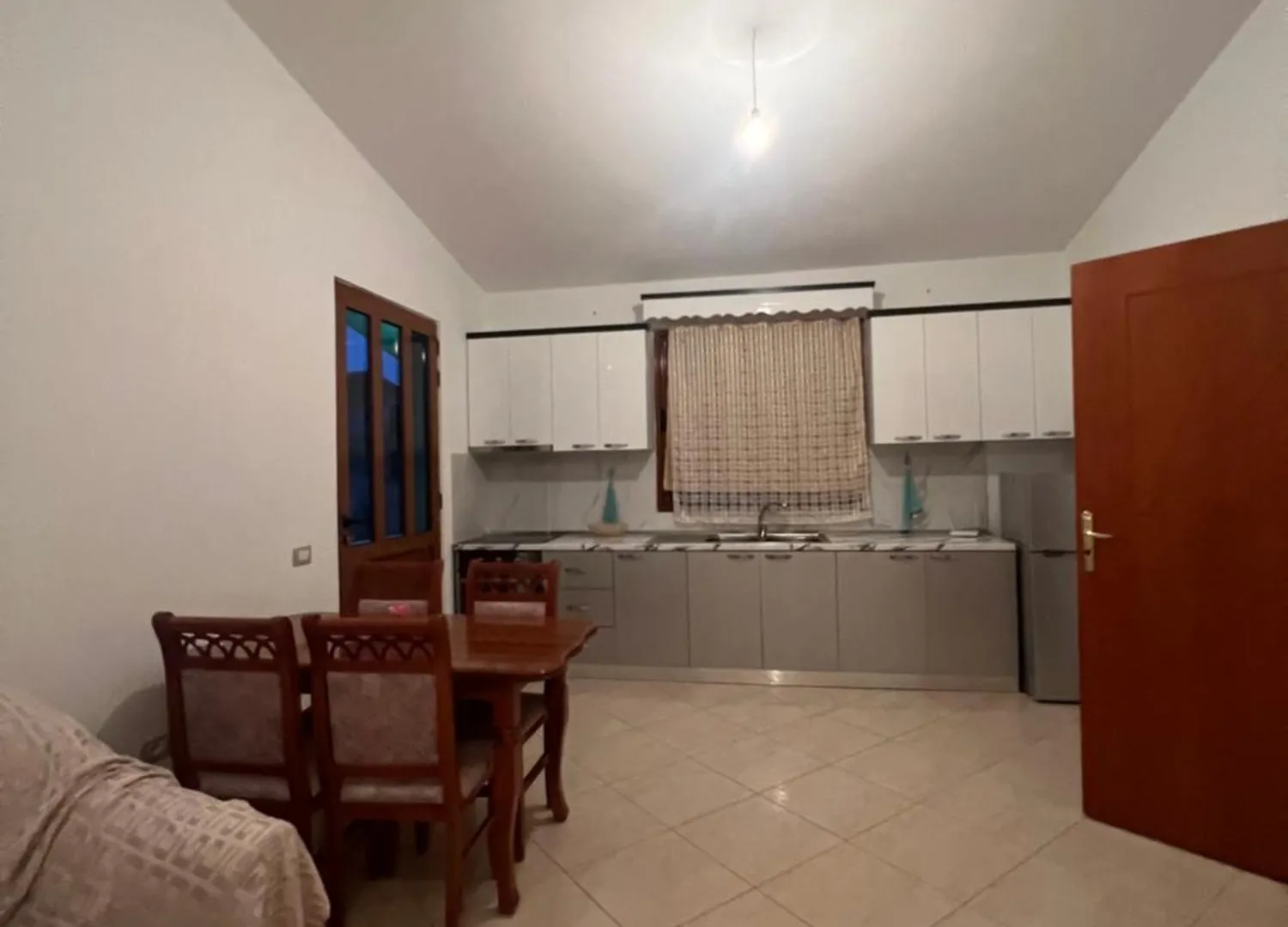 Cela House ديفيجاكه 0*,  ألبانيا