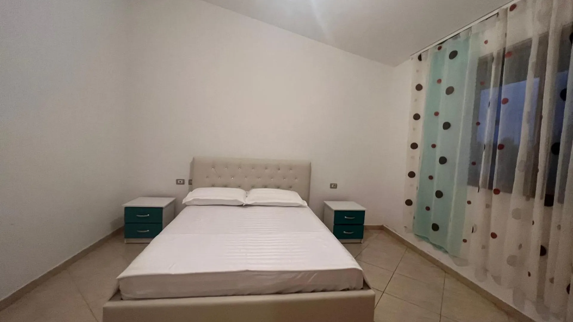 Cela House ديفيجاكه 0*,